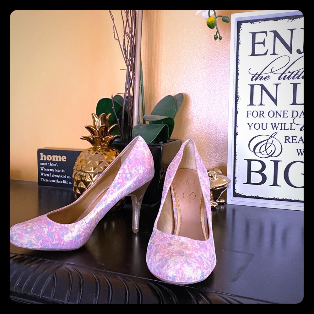 Jessica Simpson pumps
